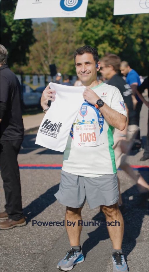 Participant with co-branded race shirt, Powered by RunReach